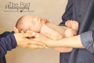 parents-holidng-newborn-baby-in-hands