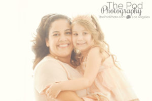 mommy-and-me-pink-white-gold-headbands-glowing-best-portriat-photographer-venice-beach