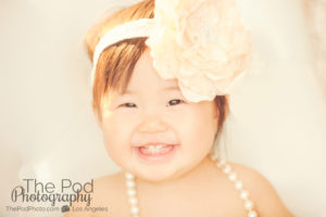 First-Birthday-Cake-Smash-Photographer-Los-Angeles-Baby-Girl-Smile