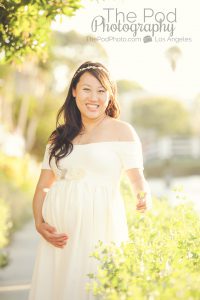 beautiful pregnant woman at venice beach canals