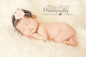 classic and simple newbonr baby photography