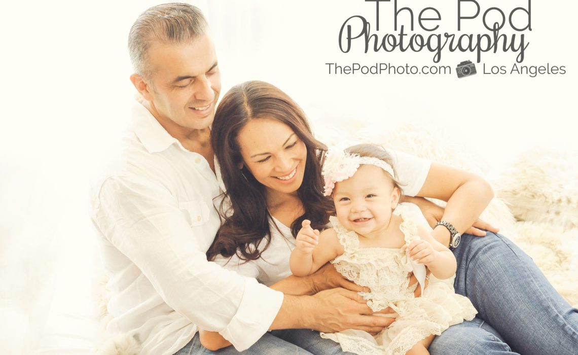 Fun-Candid-Family-Pose-Holiday-Card-Photos-Brentwood