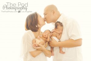newborn-baby-twins-family-photo