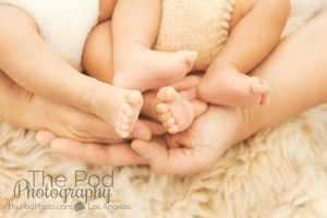 unique-twin-newborn-photographer