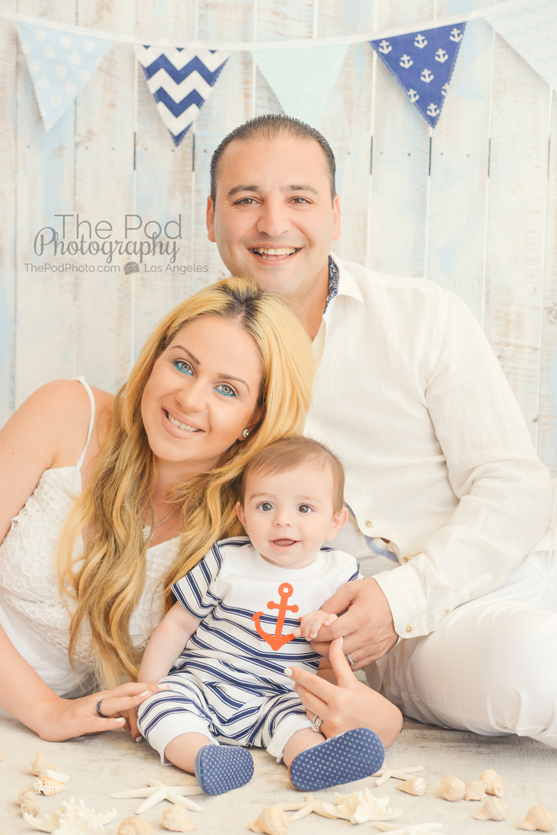 nauticalinspiredstudiofamilypicture Los Angeles based photo