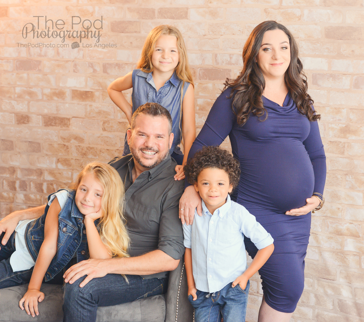 https://blog.thepodphoto.com/wp-content/uploads/2016/10/hollywood-maternity-extended-family-photography.jpg