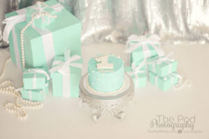 breakfast-at-tiffanys-smash-cake