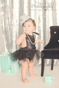 breakfast-at-tiffanys-themed-baby-photos