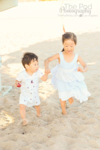 kids-portraits-at-the-beach