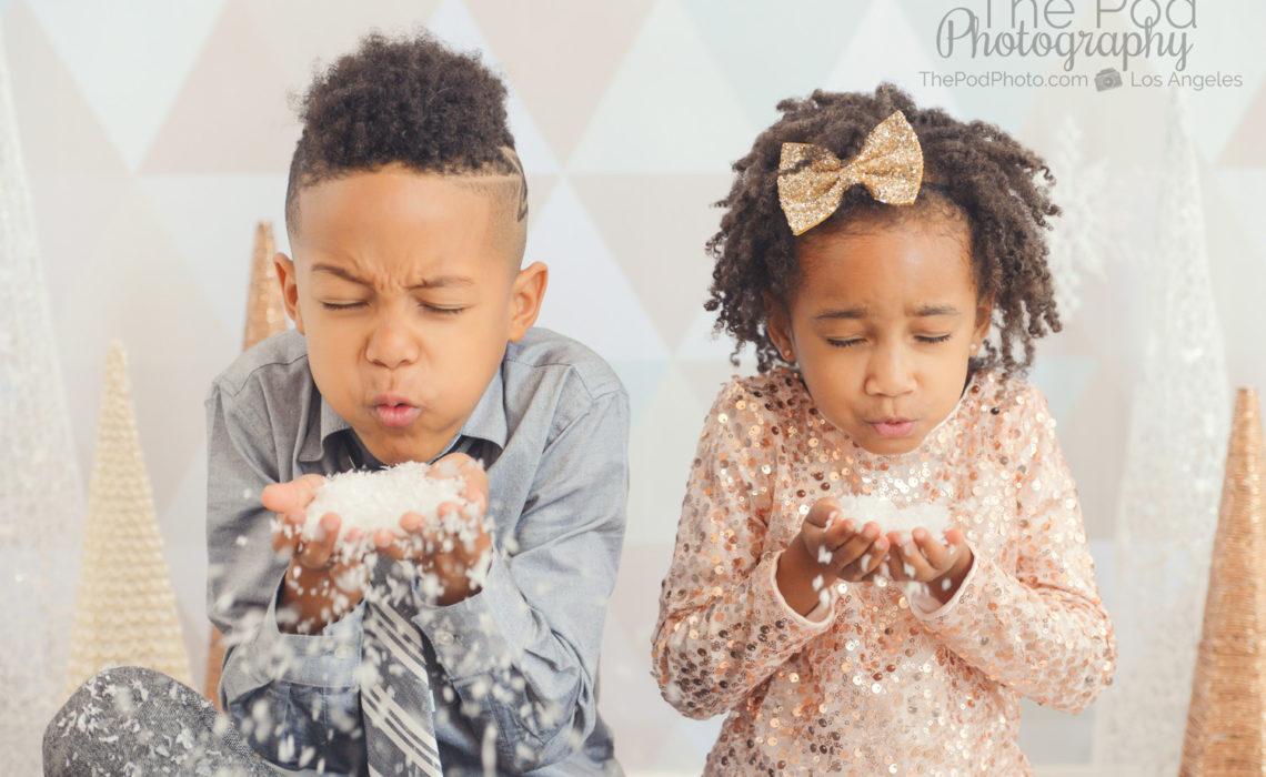 Playful-Holiday-Kids-Portraits