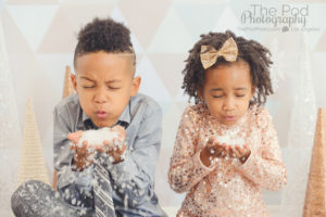Playful-Holiday-Kids-Portraits