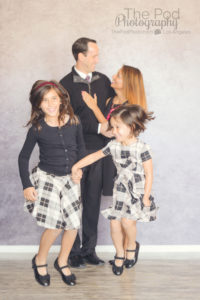 sisters-jumping-family-photo