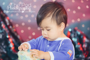first-birthday-cake-smash-photos-baby-astronaut