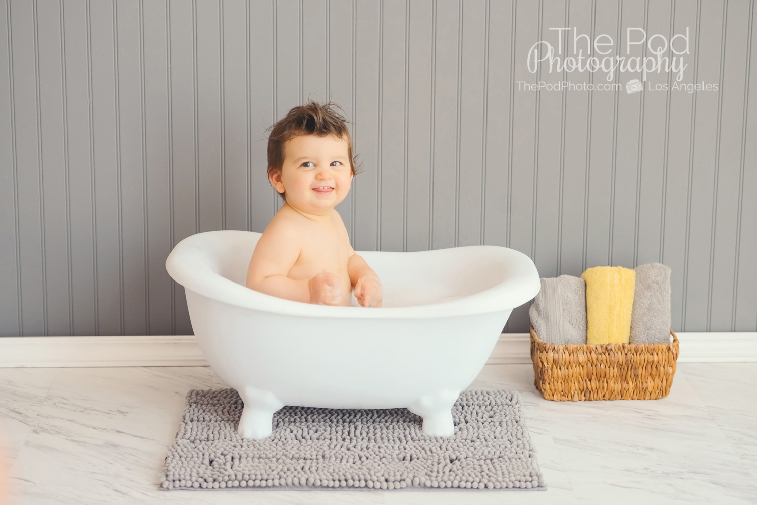 West LA Baby Photographer  Splash Sessions on Mini Bathtub Set! - Los  Angeles based photo studio, The Pod Photography, specializing in maternity,  newborn, baby, first birthday cake smash and family pictures.