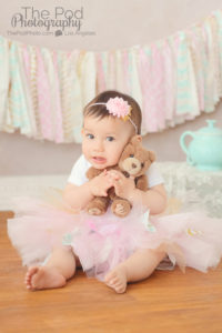 baby-gir-teddy-bear-photo