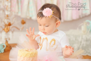 babys-first-taste-of-sugar-cake-smash-photos-pasadena