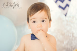 12-month-boy-eats-first-birthday-cake