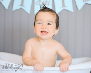 happy-baby-in-bathtub