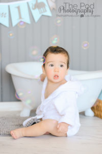 12-month-old-bubbles-in-the-tub-bathrobe-los-angeles-photographer
