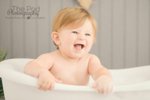 happy-baby-bathtime