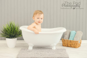 12-month-old-baby-in-a-bathtub-smash-and-splash-portrait-session-silver-lake-los-angeles