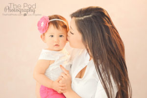 kissing-baby-cheeks-photo-studio