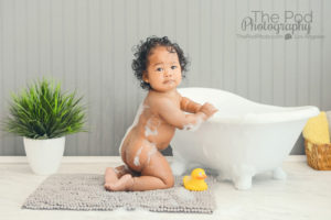 naked-baby-tooshy-bathtime-professional-portraits