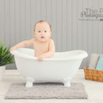 baby-in-a-bathtub-first-birthday-cake-smash-and-splash-photo-session