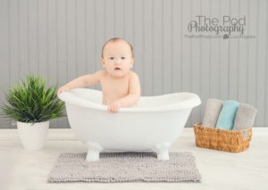 baby-in-a-bathtub-first-birthday-cake-smash-and-splash-photo-session
