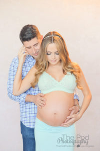 cute-expecting-couple