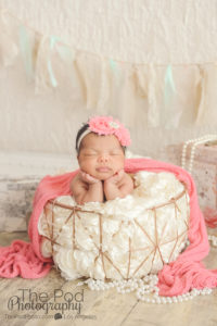 froggy-pose-newborn-photographer-los-angeles
