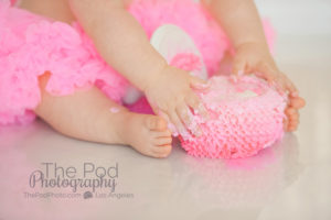 hands-and-feet-in-cake