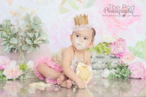 one-year-cake-smash-photoshoot