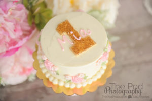 smash-cake-flowers-gold-one