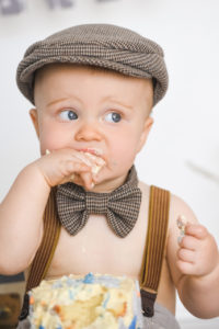 el-segundo-first-birthday-photography-eating-cake (8)
