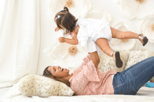 Holiday-Family-Photos-Candid-Mommy-And-Me (13)