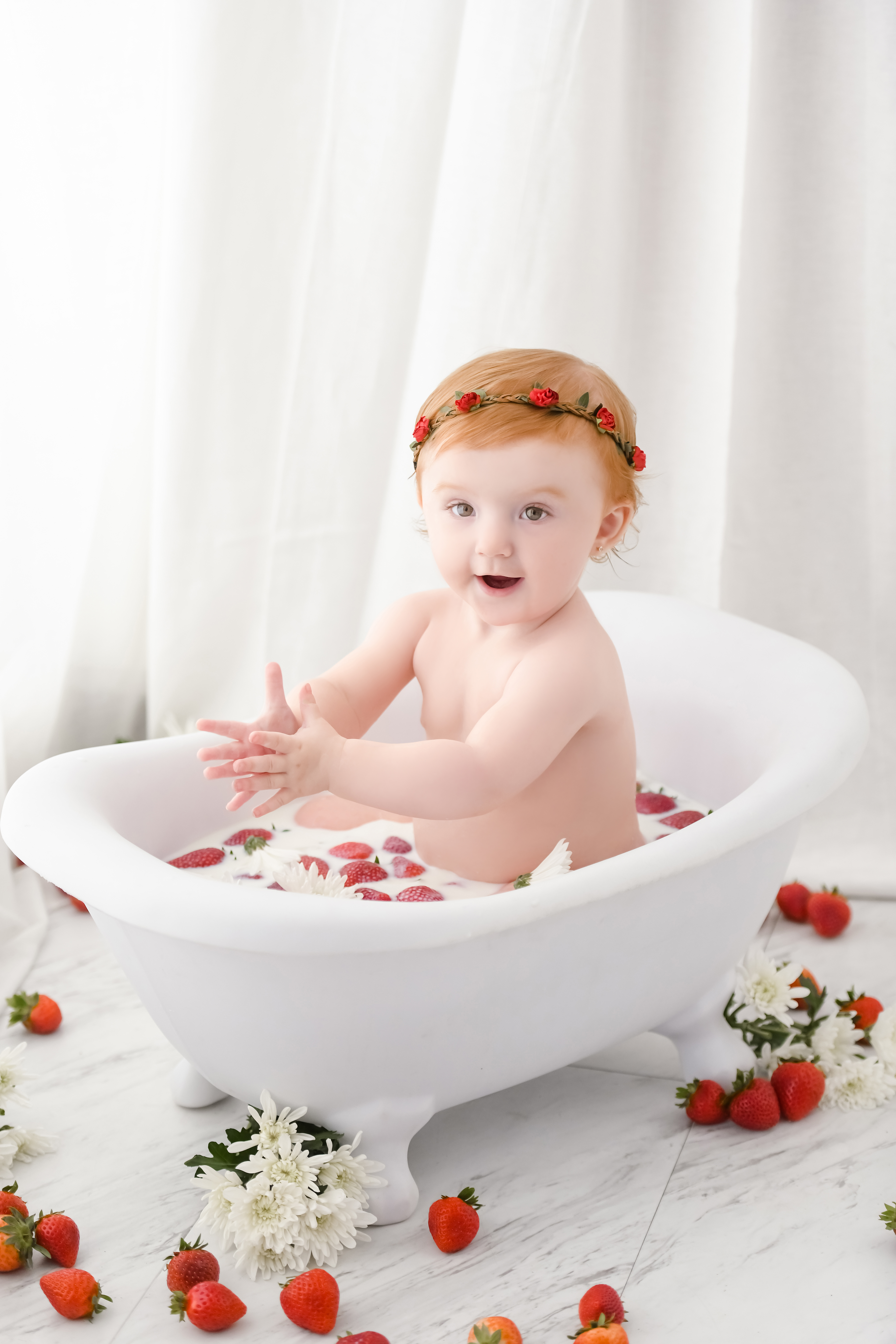 West LA Baby Photographer  Splash Sessions on Mini Bathtub Set! - Los  Angeles based photo studio, The Pod Photography, specializing in maternity,  newborn, baby, first birthday cake smash and family pictures.
