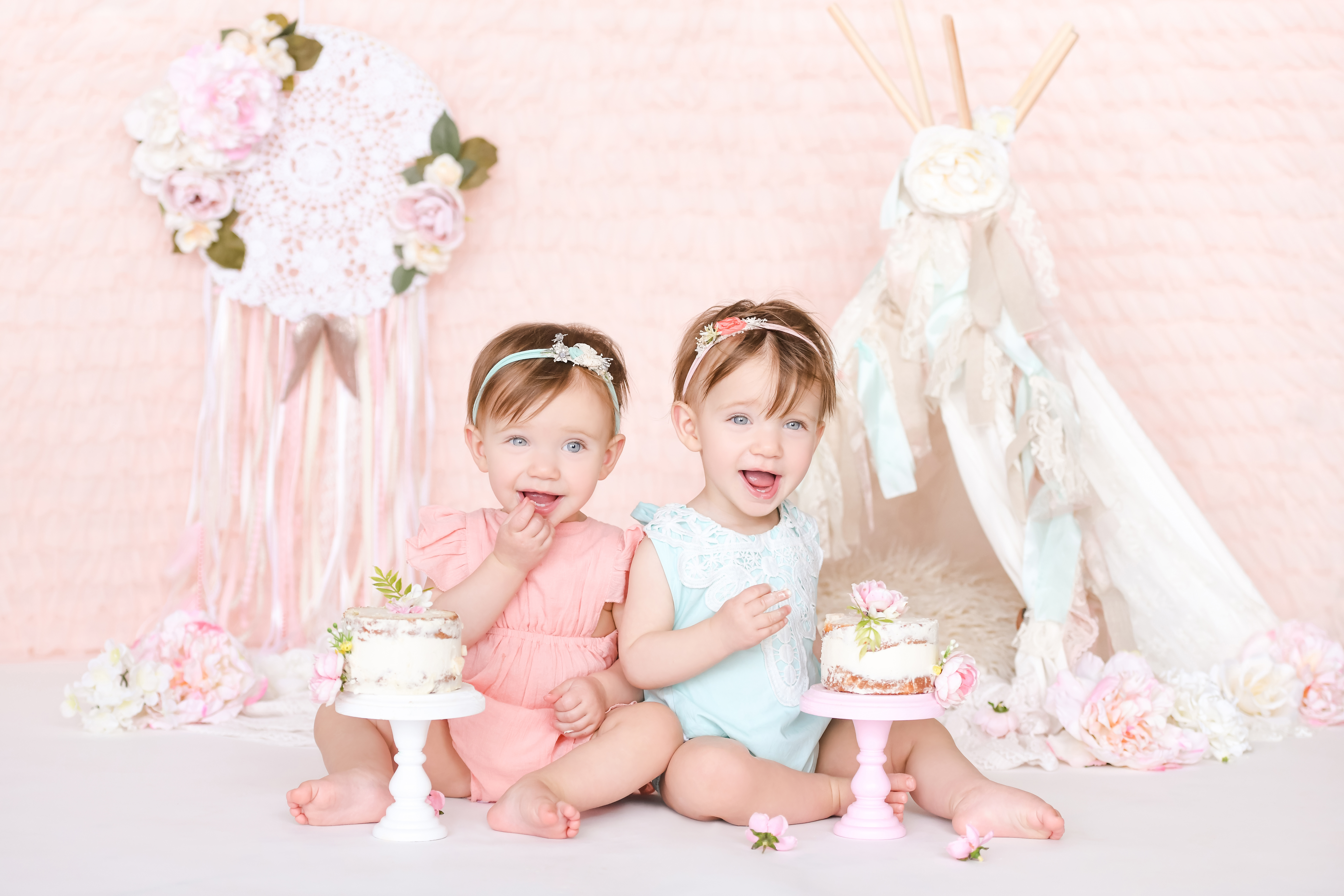 Camilla and Madison's Cake Smash - Twins And A Blog
