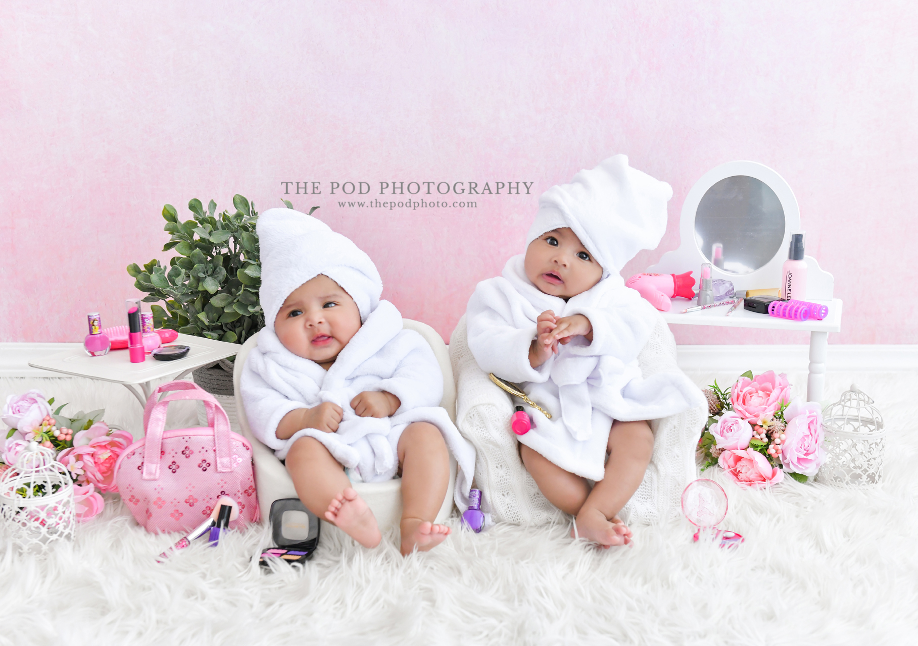 6,700+ Boy Girl Twins Stock Photos, Pictures & Royalty-Free Images - iStock  | Fraternal twins, Twin toddlers, Identical twins