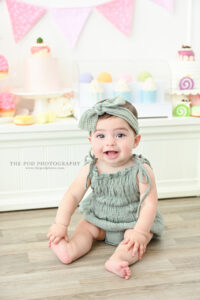 baby-girl-milestone-photography-7-months-sitting-up-santa-monica-french-bakery-sweet-memories