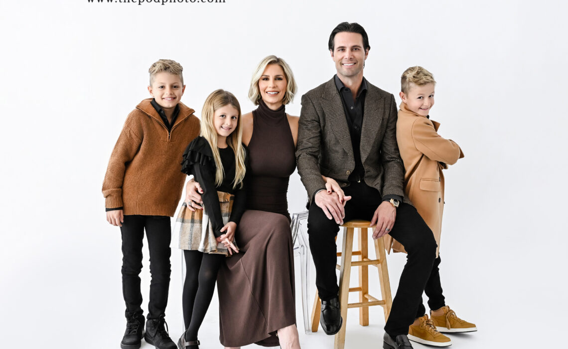 modern-family-portrait-stylish-los-angeles