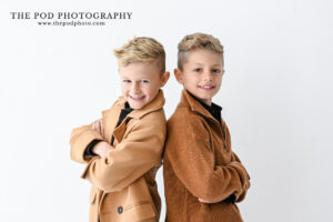 luxury-family-portraits-twin-boys-stylish-outfits