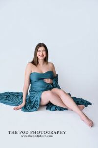 pregnancy-photoshoot-modern-elegance