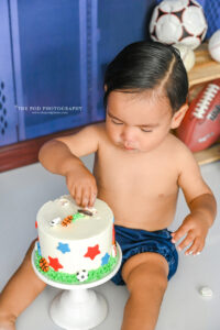 baby-smash-cake-locker-room-theme
