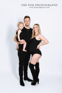 modern-family-maternity-photo-black-on-white