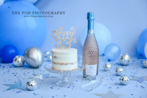 adult-cake-smash-encino-blue-birthday-photoshoot