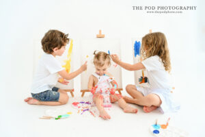 baby-exploring-color-painting-photo-session-1