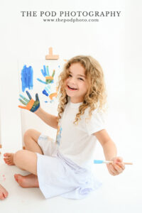 kids-painting-little-sister-family-photos