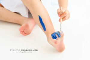paint-on-feet-closeup-kids-photo-session