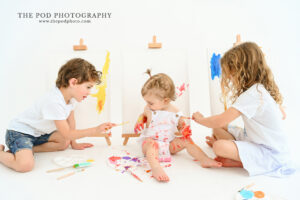siblings-painting-together-los-angeles